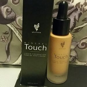 NIB Younique mineral touch liquid foundation